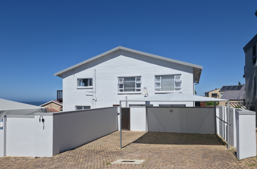 6 Bedroom Property for Sale in Wavecrest Eastern Cape